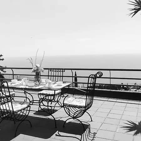 Vakantiehuis Casa Gina, With Views To Bay Funchal (Madeira)