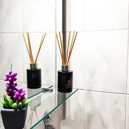 Casa Gina, With Views To Bay Vakantiehuis *