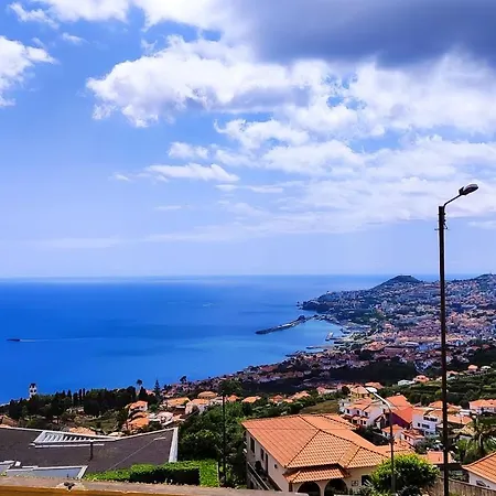 Casa Gina, With Views To Bay بيت للعطل فونشال
