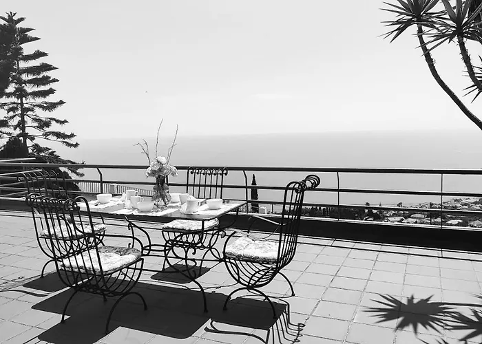 Prázdninový dům Casa Gina, With Views To Bay Funchal (Madeira)